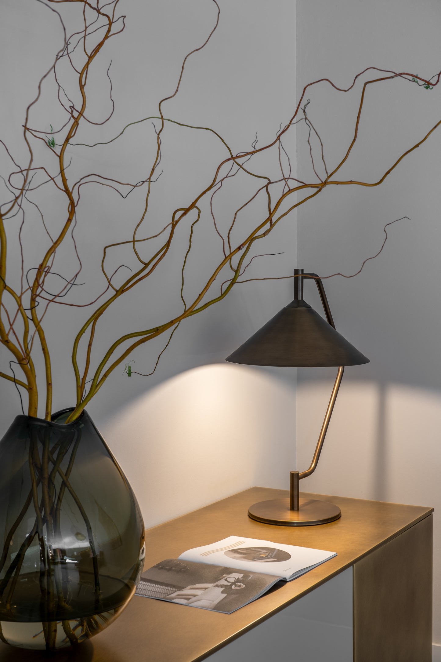 Table lamp- Flash / 36 x 32 x 50H / Brass Finish