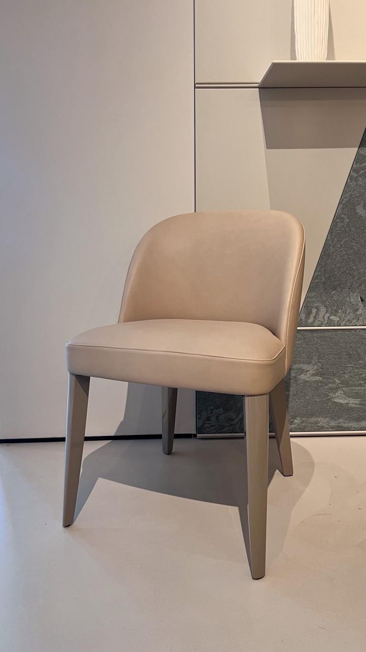Dining Chair - Odette Uno / Taupe / Leather Bonifacio 07 / Glossy Putty / 53x59x82H / Seat 51H