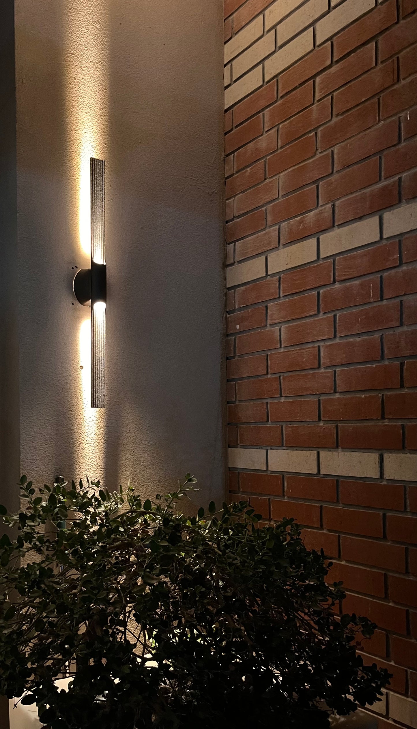 Wall Light - Beam 800 / 10 x 85H / Patinated casted bronze / IP65 / UV-resistant