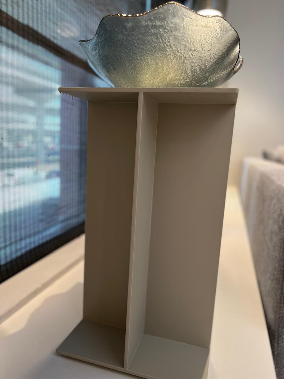 Pedestal - Linear S / Metal / Sand / 35 x 38 x 60H