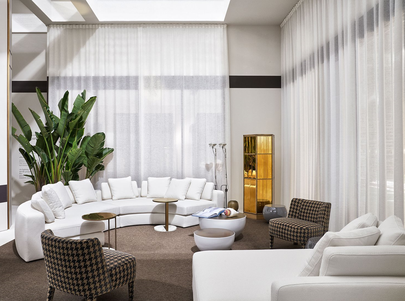 Ludwig Diamond Cabinet Was AED 52,500