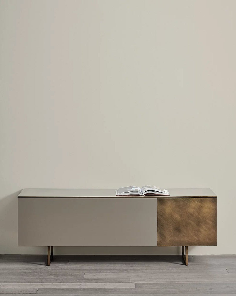 Ruben Cabinet Right Sand Glossy Lacquered