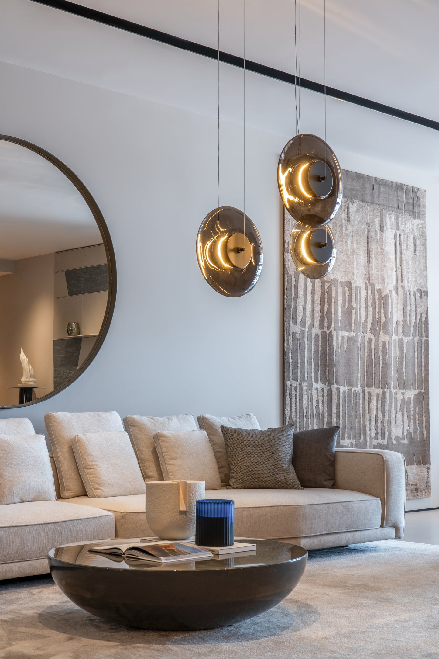 Coffee Table - Bongo TB5 / Elephant / Glossy Lacquered / Glossy Platinum / D120 x 30H