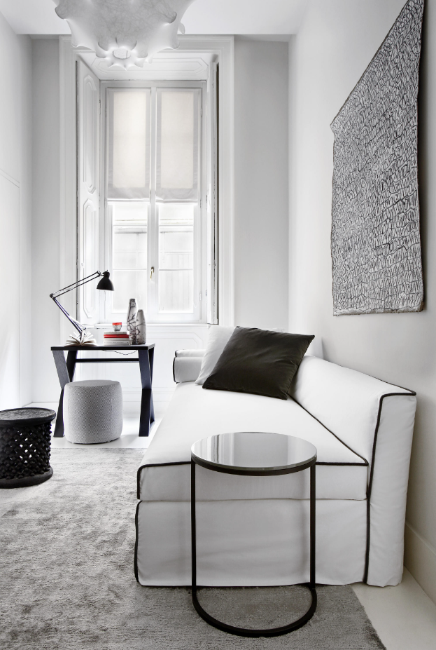 Side Table - Pek / D43 x 51H / Matt Black / Putty / Back painted glass