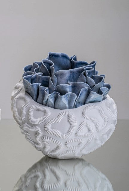 STYLING  ITEM - Bowl Anthozoa / White with blue  / 23 x 19 x 20H