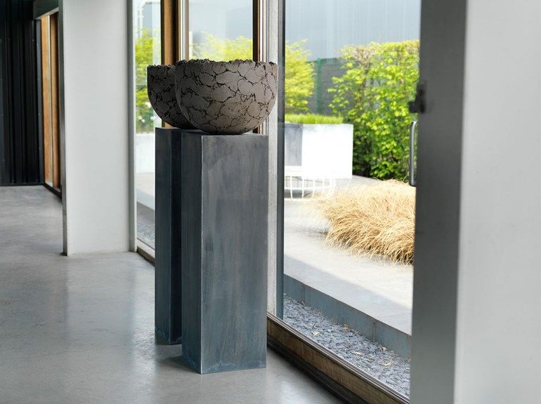 Pedestal - Zinc Column Straight / Varnish  / 35 x 35 x 120H