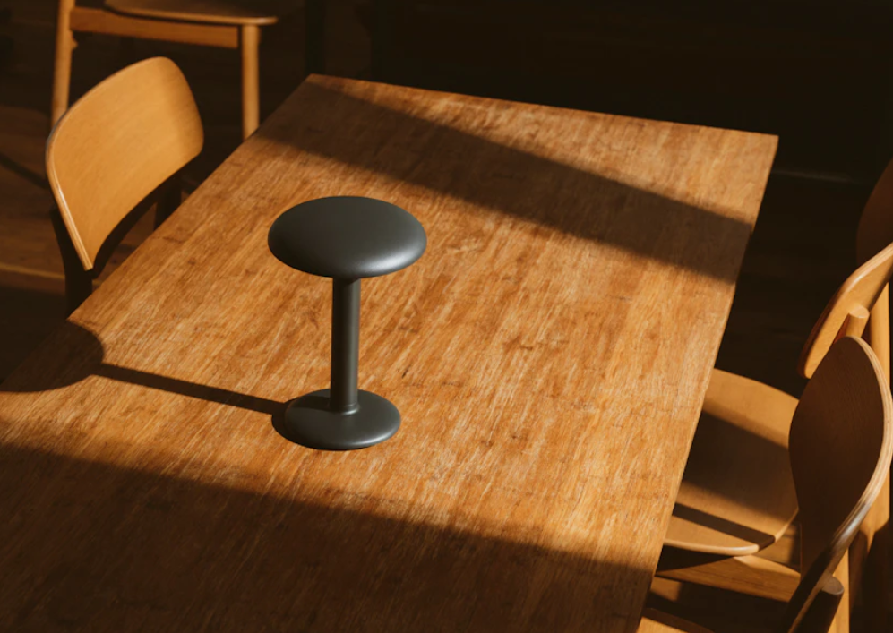 Table lamp - Gustave / 12 x 12 x23 cm / Smooth Black / 27K C90