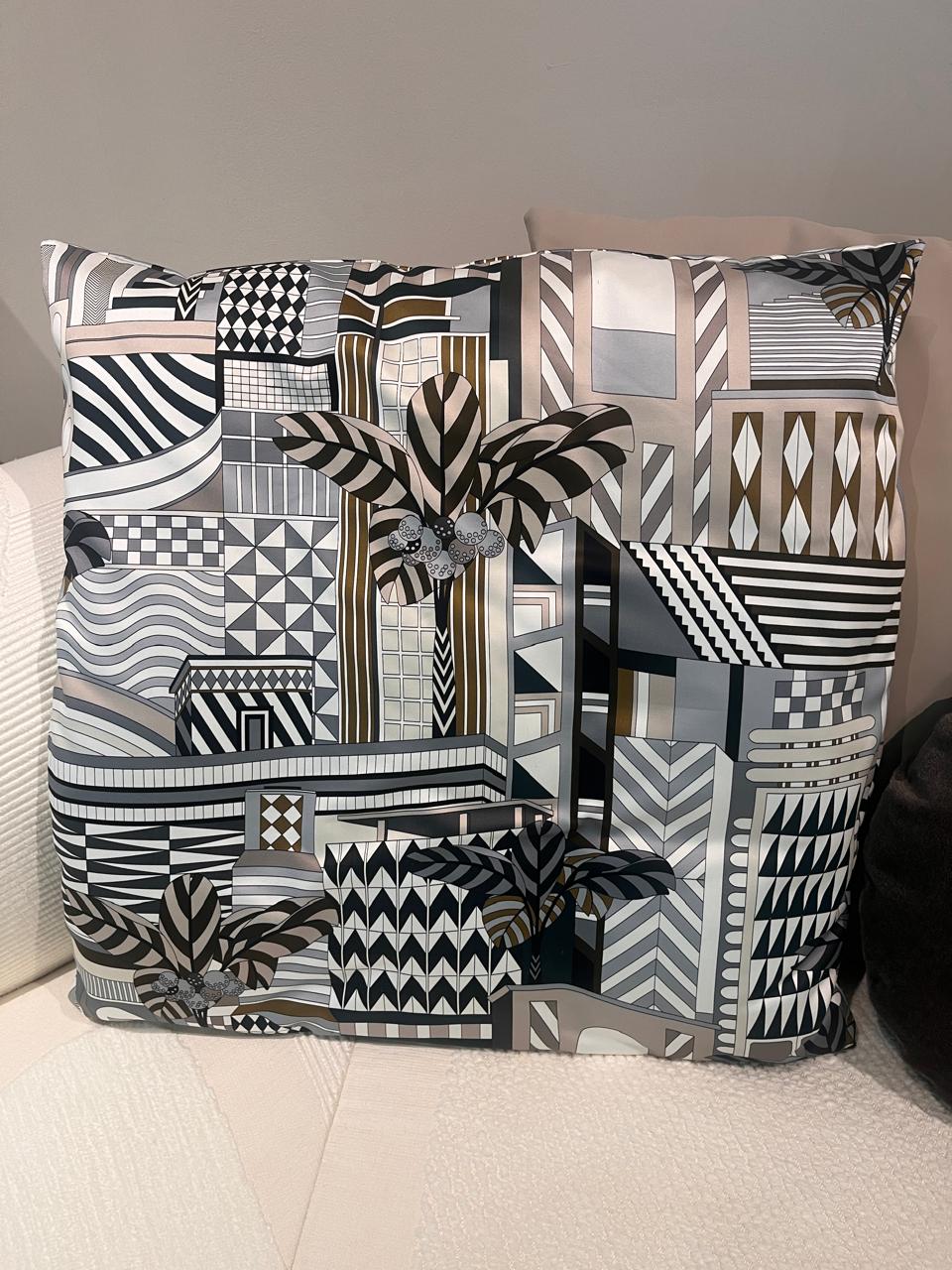 Cushion - Decorative  / Fabric Utopia Djon 102 / 60 x 60