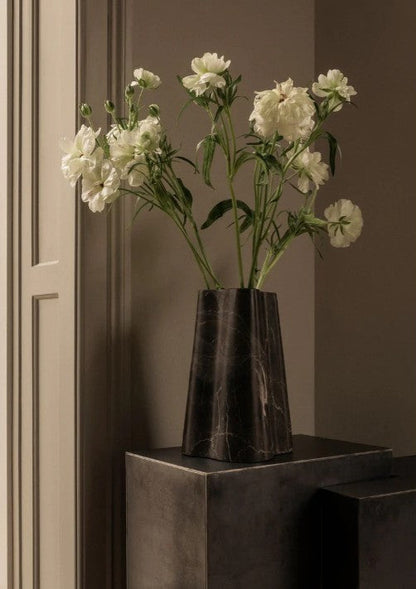 Trunk Grand Vase Shadow Black marble