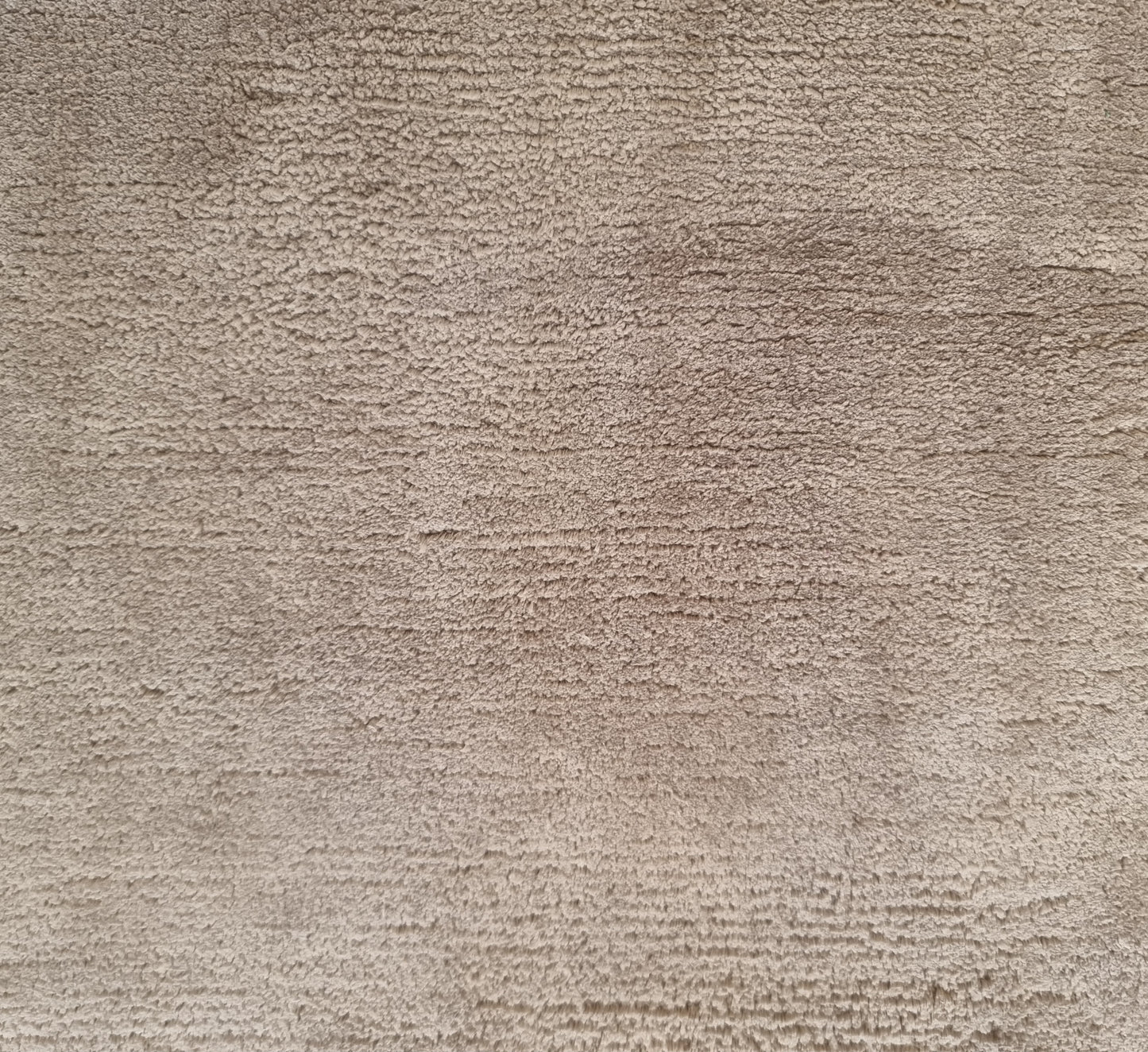 Rug - Plain / Taupe / Handknotted bamboo silk / 170 x 390 / Edge binding border