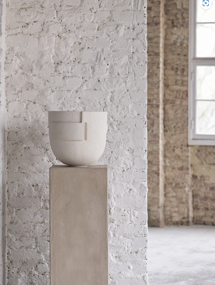 STYLING  ITEM - Incisa Forma  / Cream / Ceramic / 34 x 31 x 30H / Stone