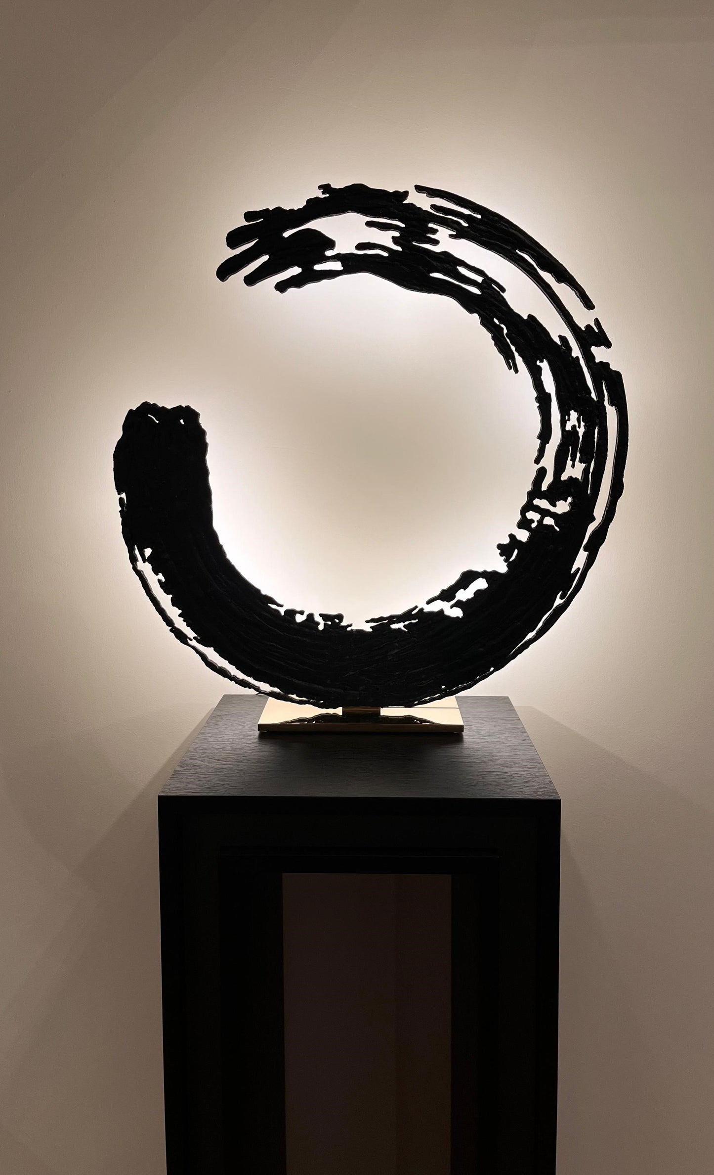 Table lamp - Enso / 66H / Black / Hand-painted / Brass