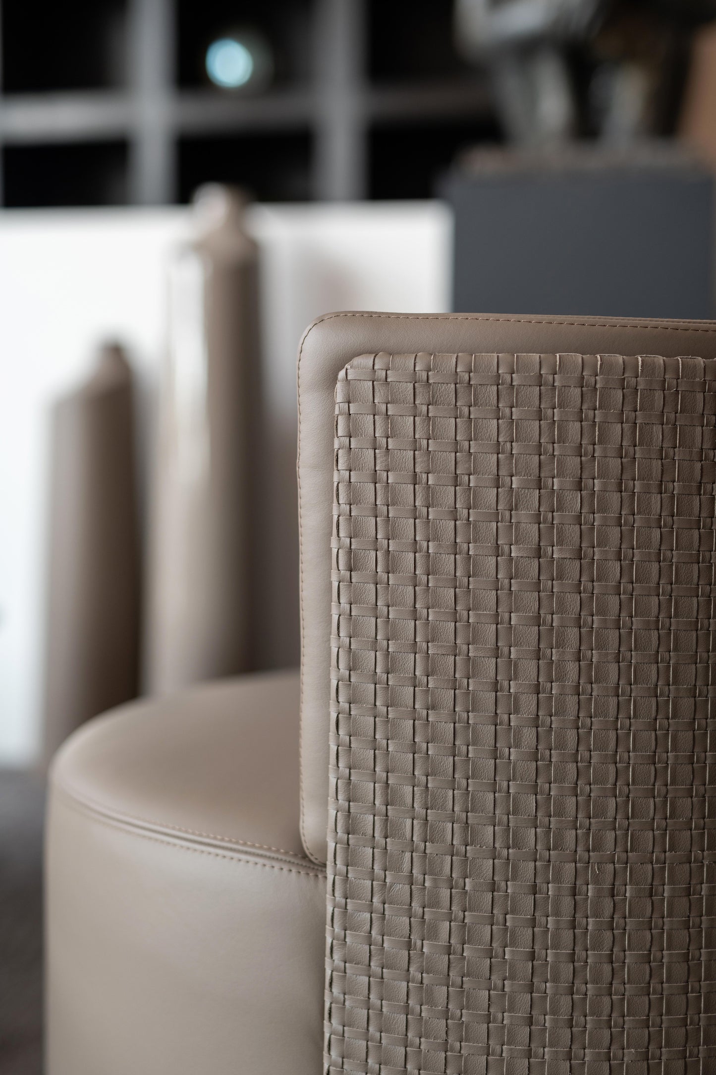 Armchair - Clubby Swivel / 62x62x69H / Seat 43H / Brush brass / Kaki / Leather 07-634 / Woven back