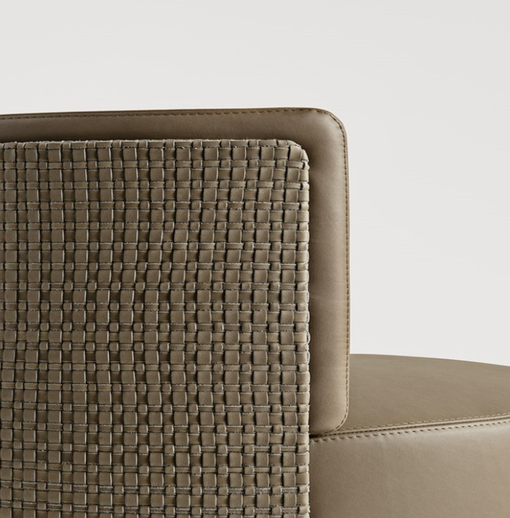 Armchair - Clubby Swivel / 62x62x69H / Seat 43H / Brush brass / Kaki / Leather 07-634 / Woven back