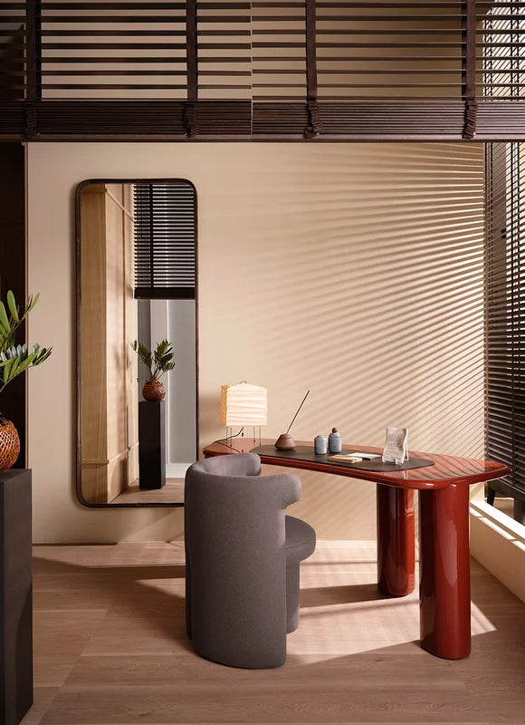 Henry Desk Glossy Lacquered with saddle leather pad