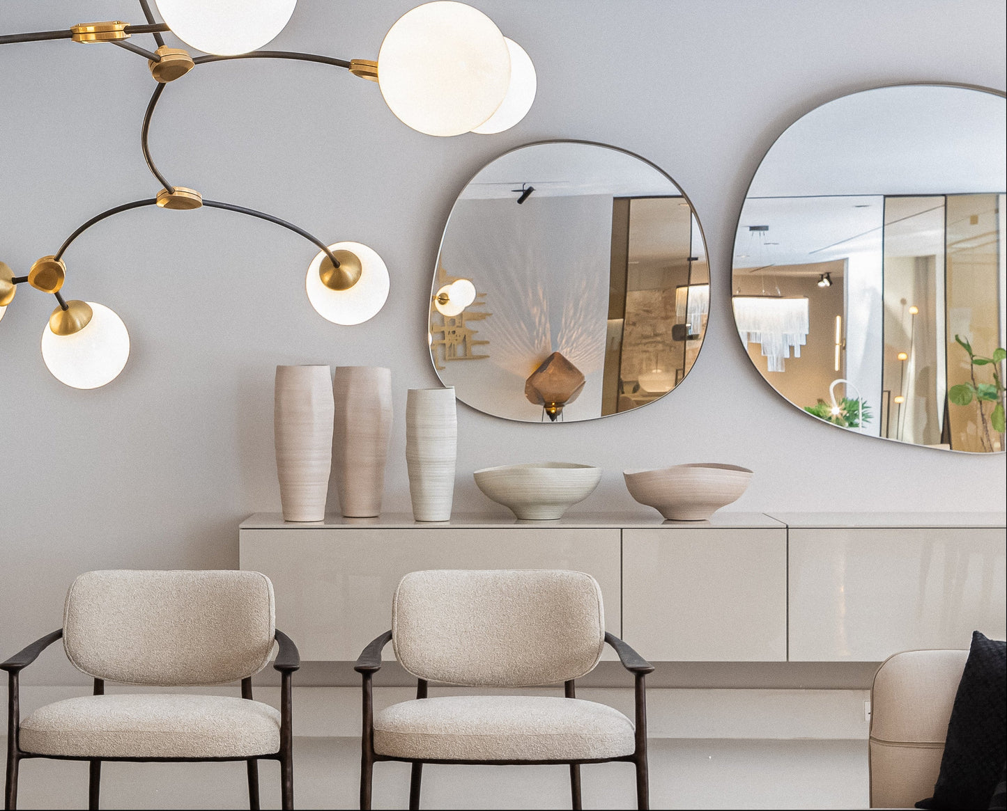 Ruben Cabinet Right Sand Glossy Lacquered