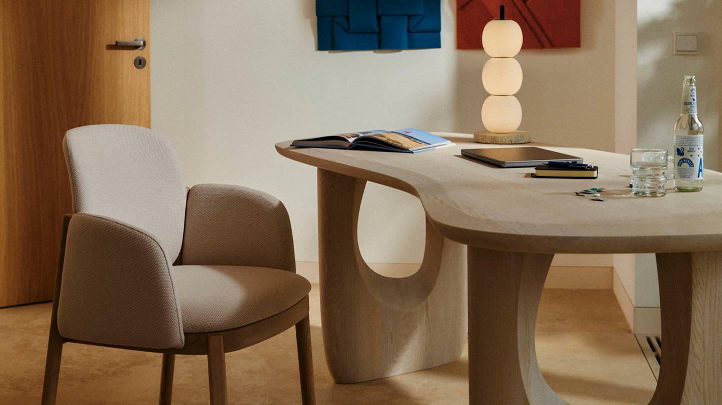 Savignyplatz Desk 198 Mist Oak