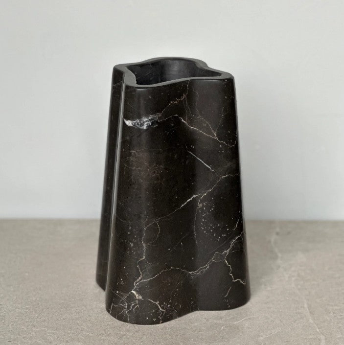 Trunk Grand Vase Shadow Black marble