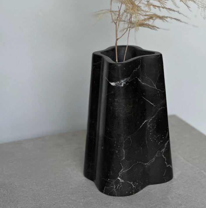Trunk Grand Vase Shadow Black marble