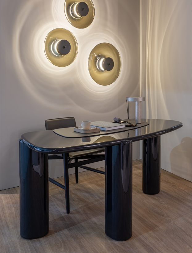 Henry Desk Glossy Lacquered with saddle leather pad