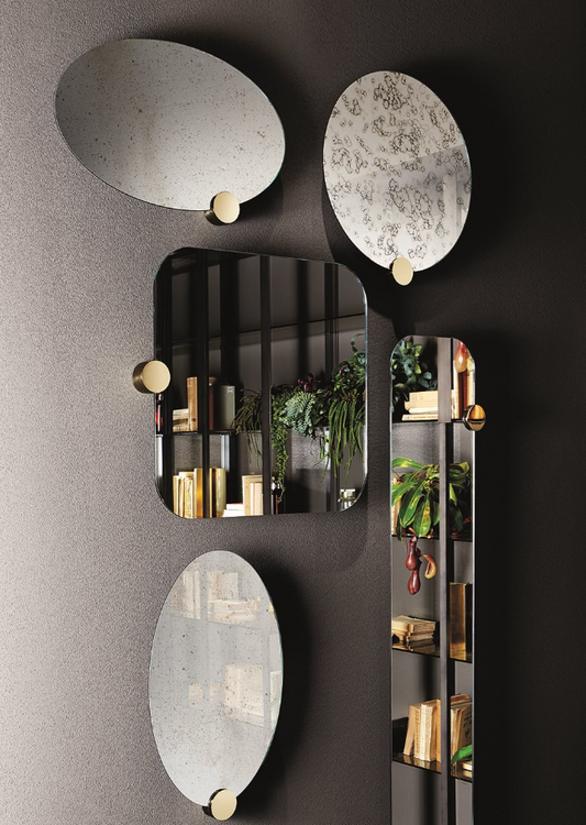 Odette Mirror D80 Polished brass detail